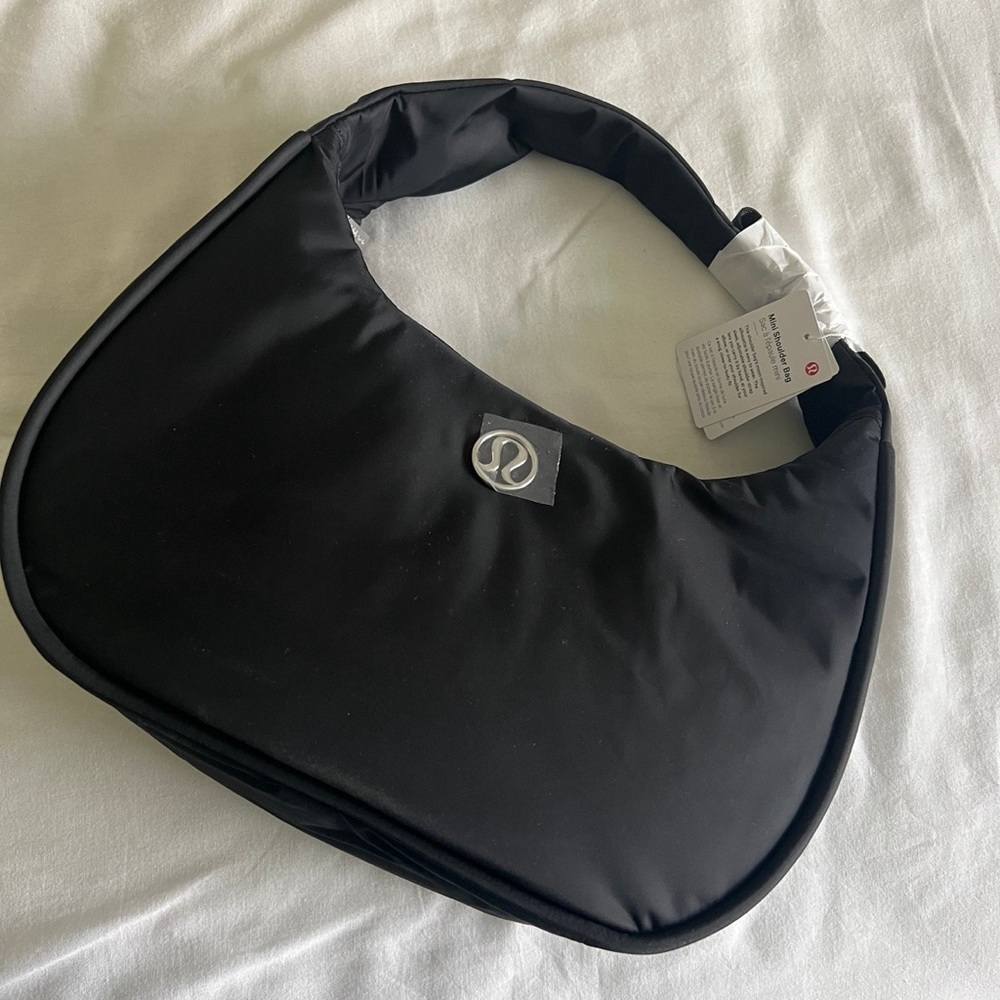 🆕🖤 LAST ONE OG Lululemon Mini Shoulder Bag 4L - Black